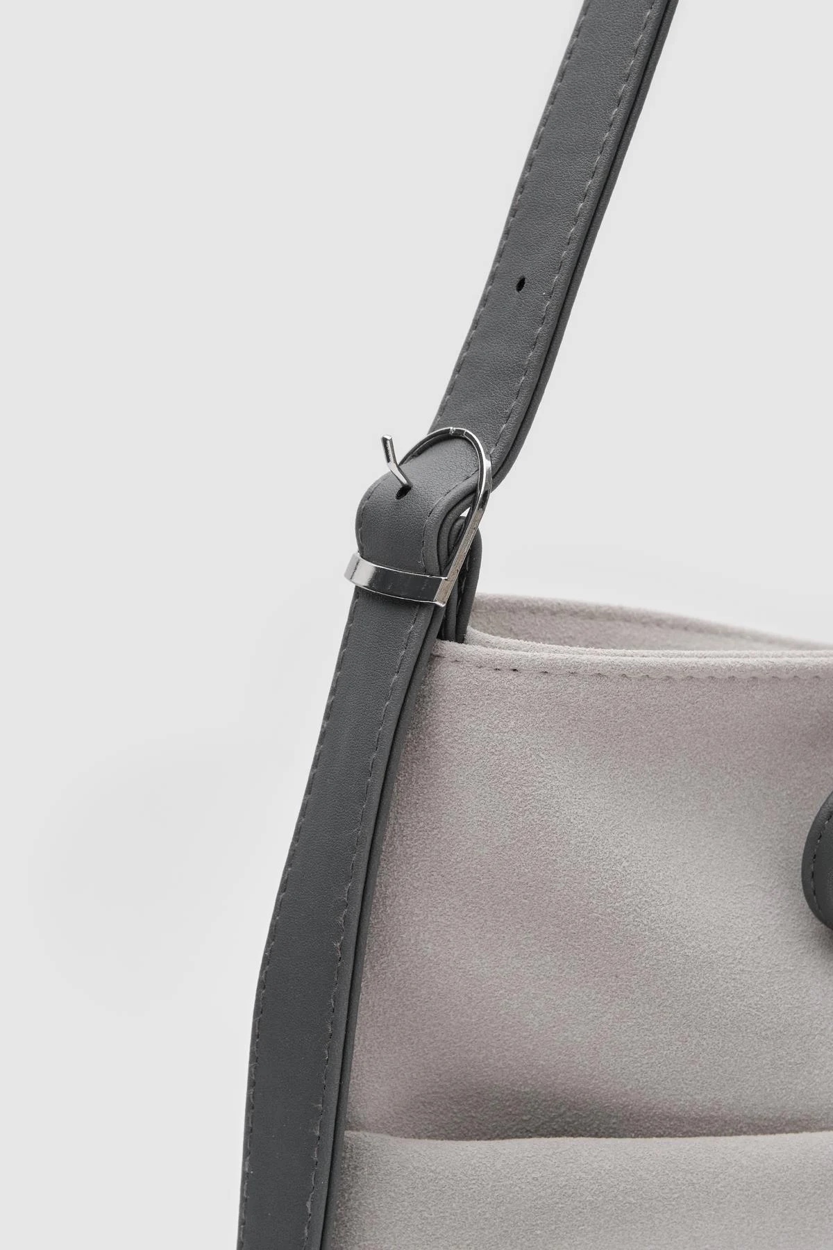 Justen Gris Claire - Image 3