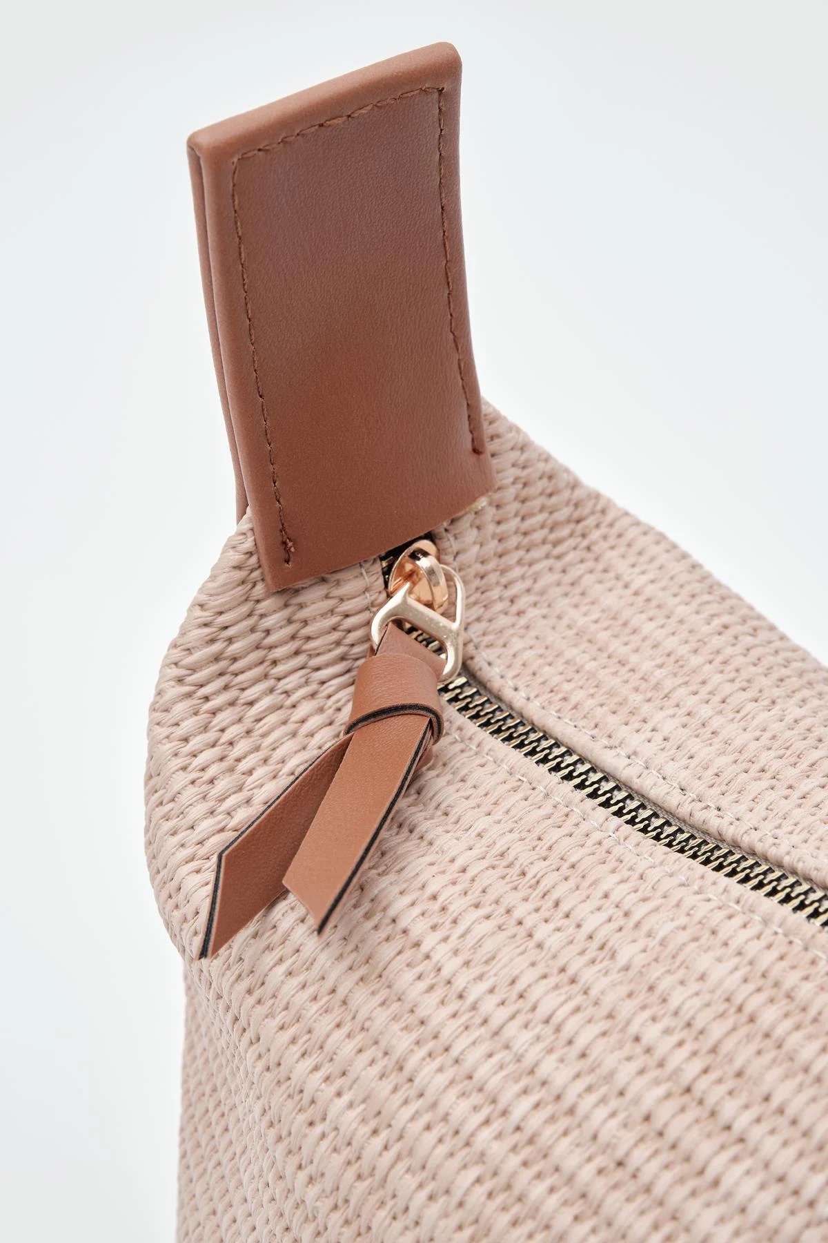 Leo Camel - Image 7
